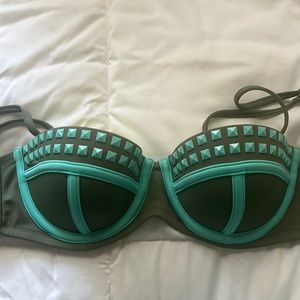 NWOT Victoria’s Secret bikini top